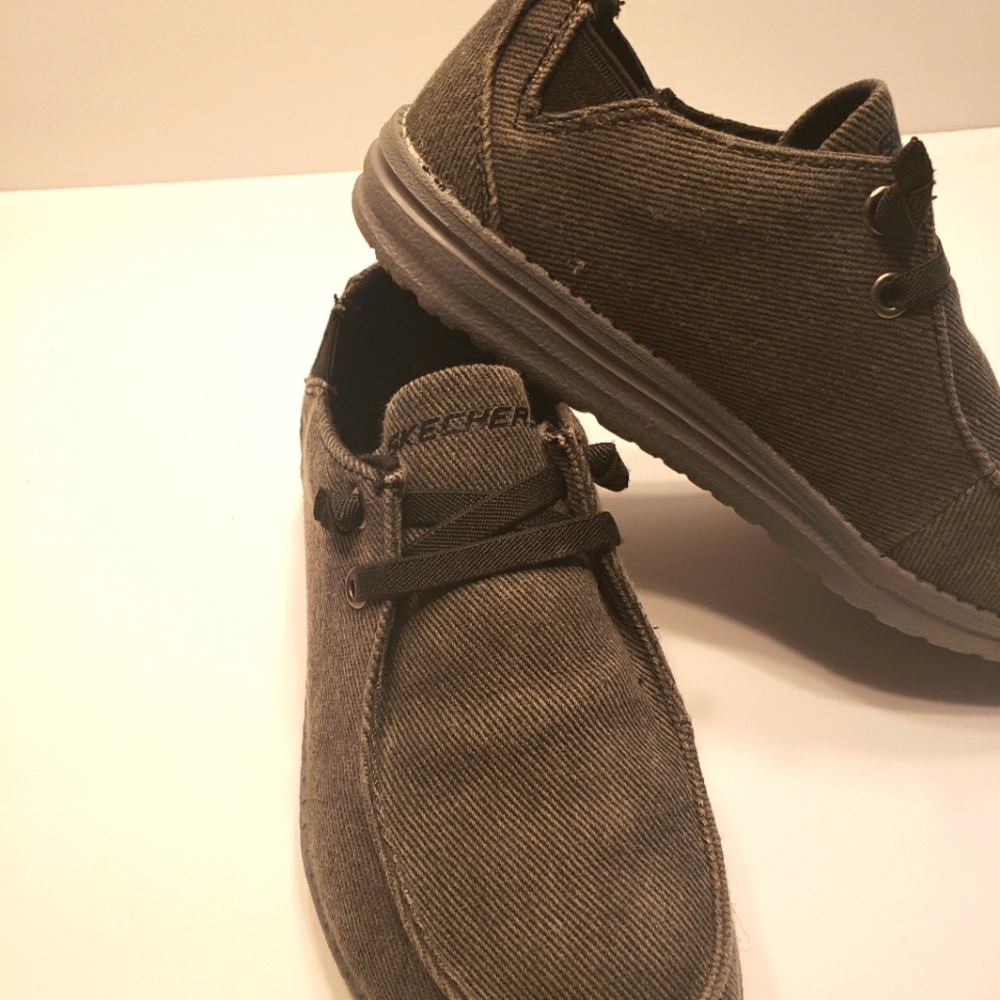 Boys skechers slip on boat shoes size 3 grey/black.